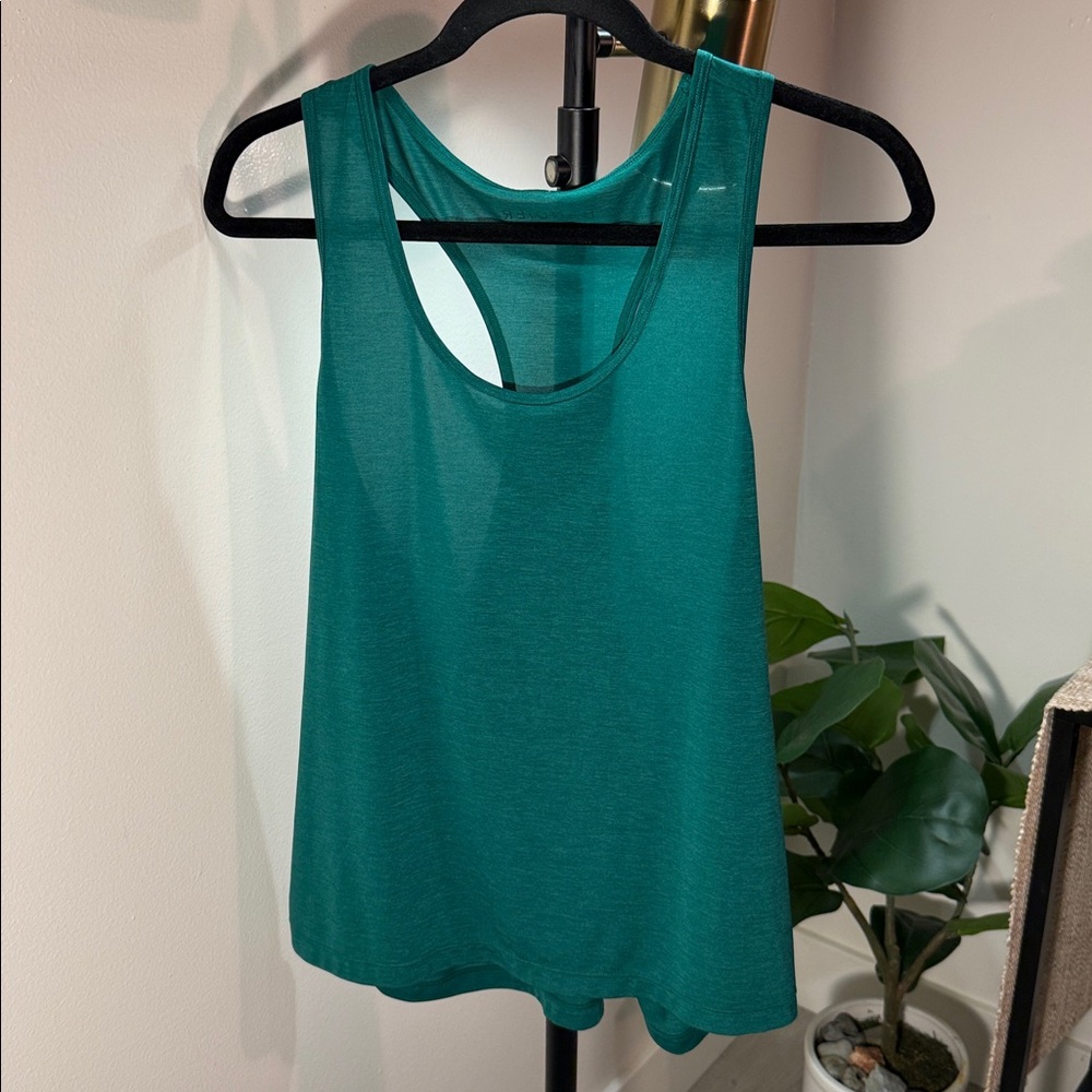 Bandier Kelly green featherweight Racerback Tank Top Womens M/L